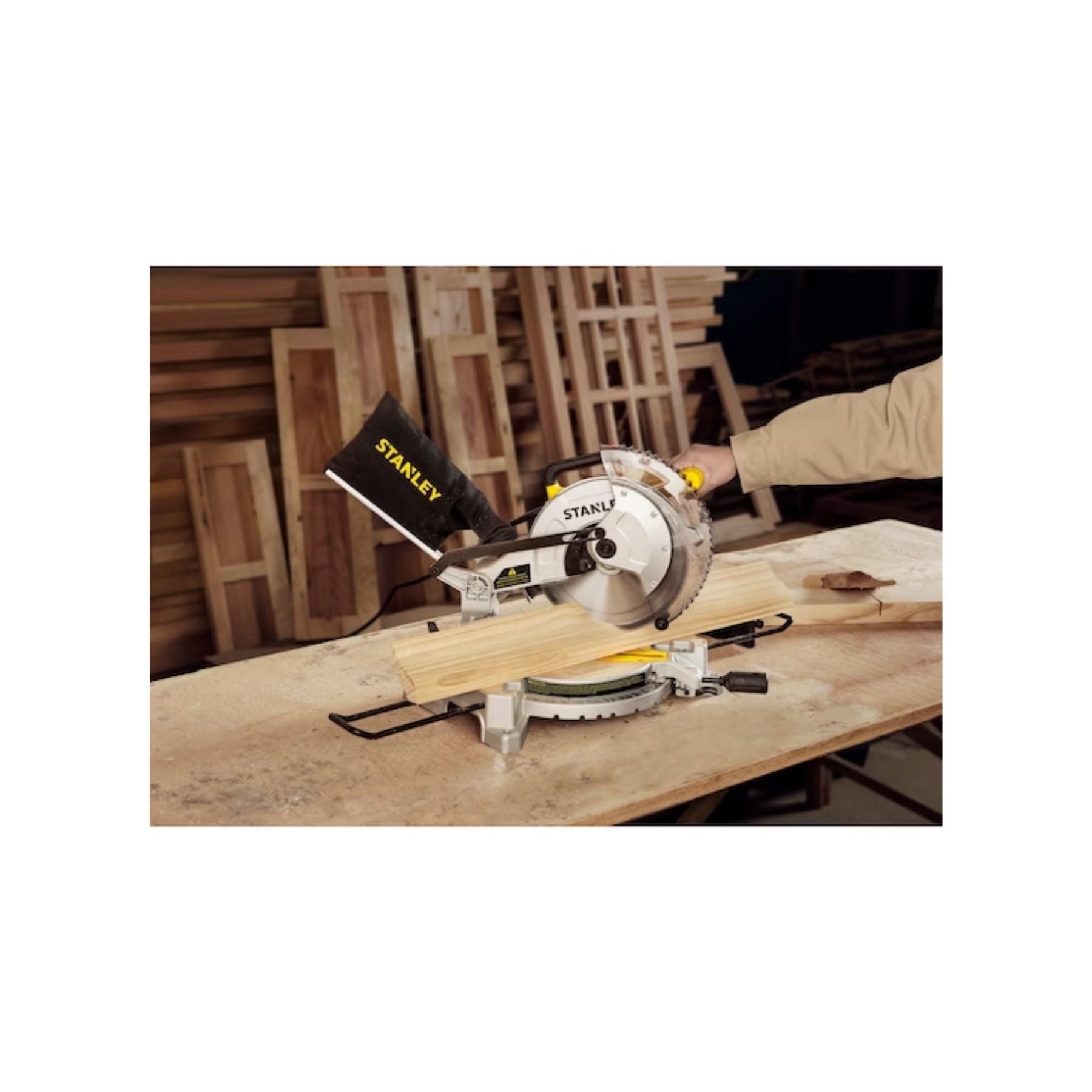 Stanley (SM16-IN) 1600W 10" Compound Mitre Saw